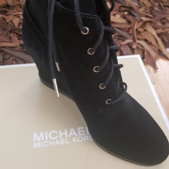 Michael Kors Carrigan Booties, NWB - Picture 5 of 14